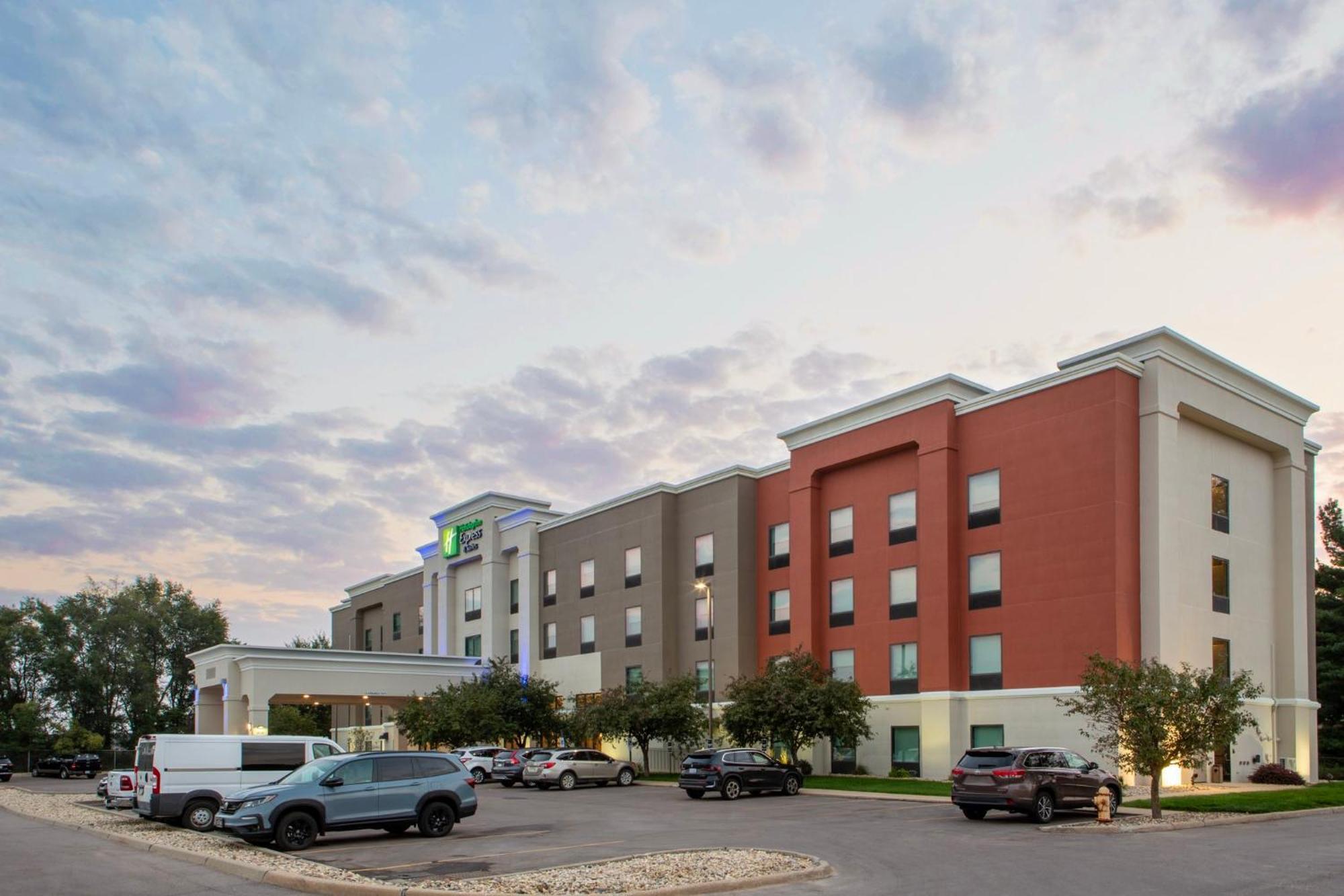 Express & Sioux City-south By Ihg 2*