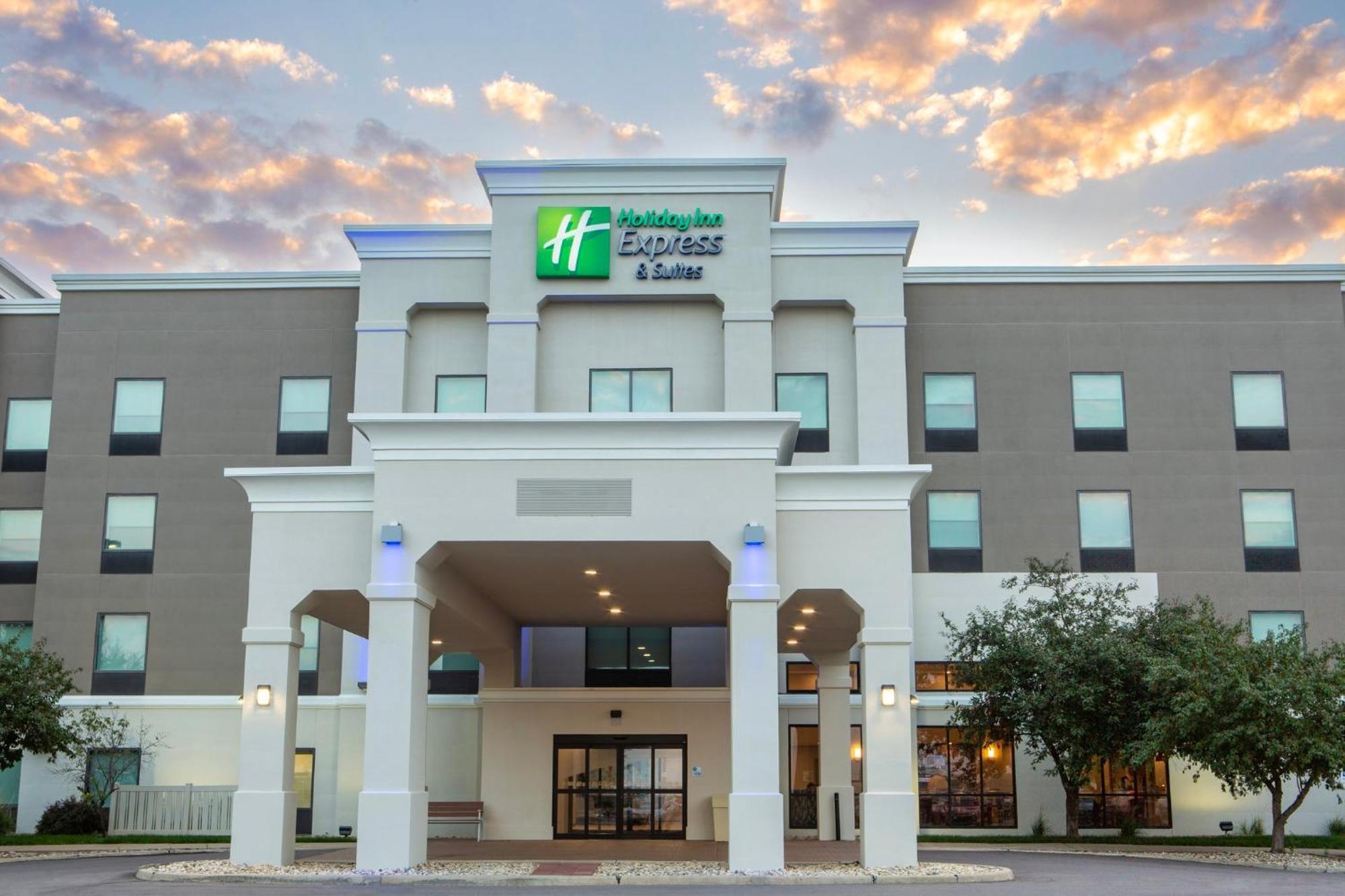 Hotel Express & Sioux City-south By Ihg 2*